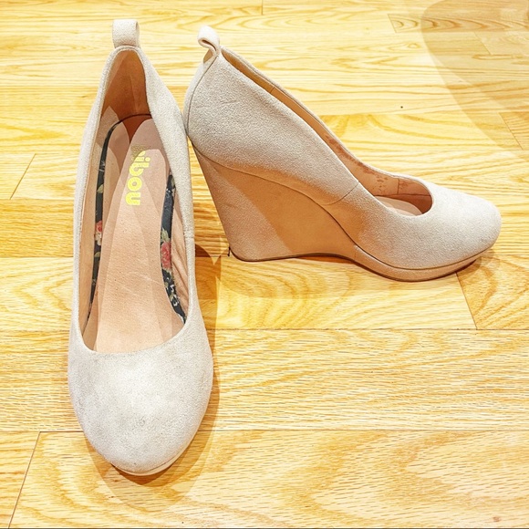 2/$30 Little Burgundy suede wedge heels - Picture 2 of 5